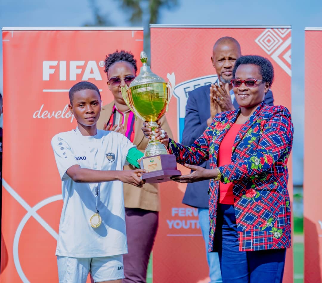 APR WFC y�Abangavu yegukanye igikombe cya shampiyona